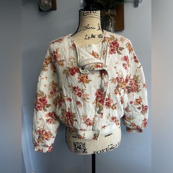Stradivarius jacket quilted cropped fully zip whimsical floral print fall chic - Picture 2 of 12